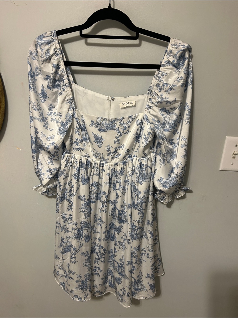 Storia Blue and White Puff-Sleeve Mini Dress